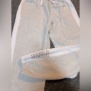 VS PINK NWT SWEATPANTS🌸GRAB EM WHILE STILL AVAILABLE🩶$$$Negotiable